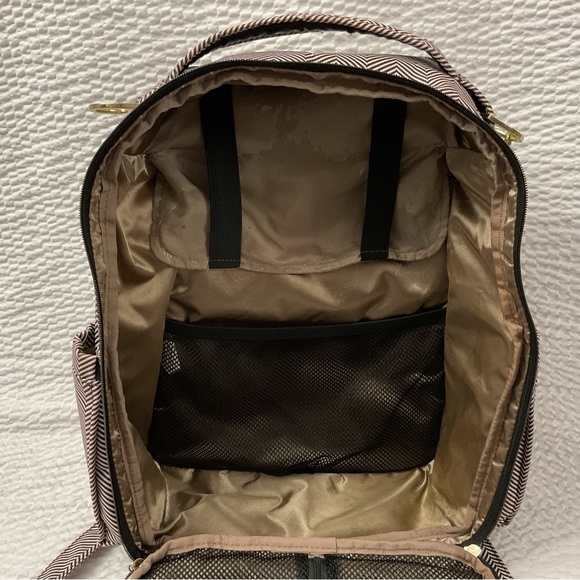 JuJuBe Be Right Back Chevron Patterned Queen of the Nile Diaper Bag Backpack - Picture 11 of 16